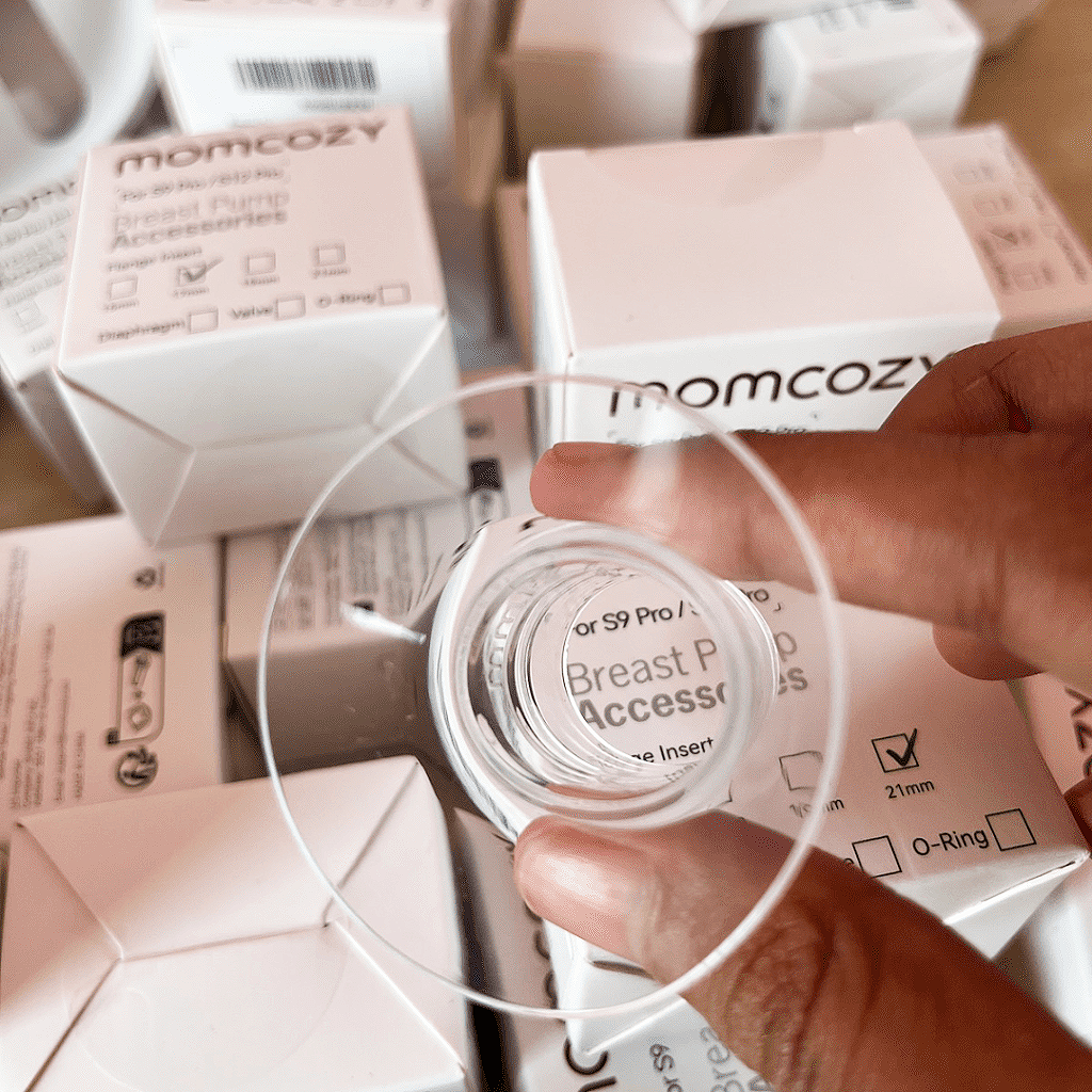 Original momcozy flange inserter.