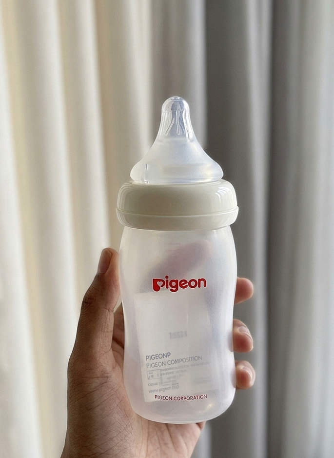 Pigeon SofTouch™ Peristaltic PLUS 240ml.(Plastic) (MADE IN JAPAN)