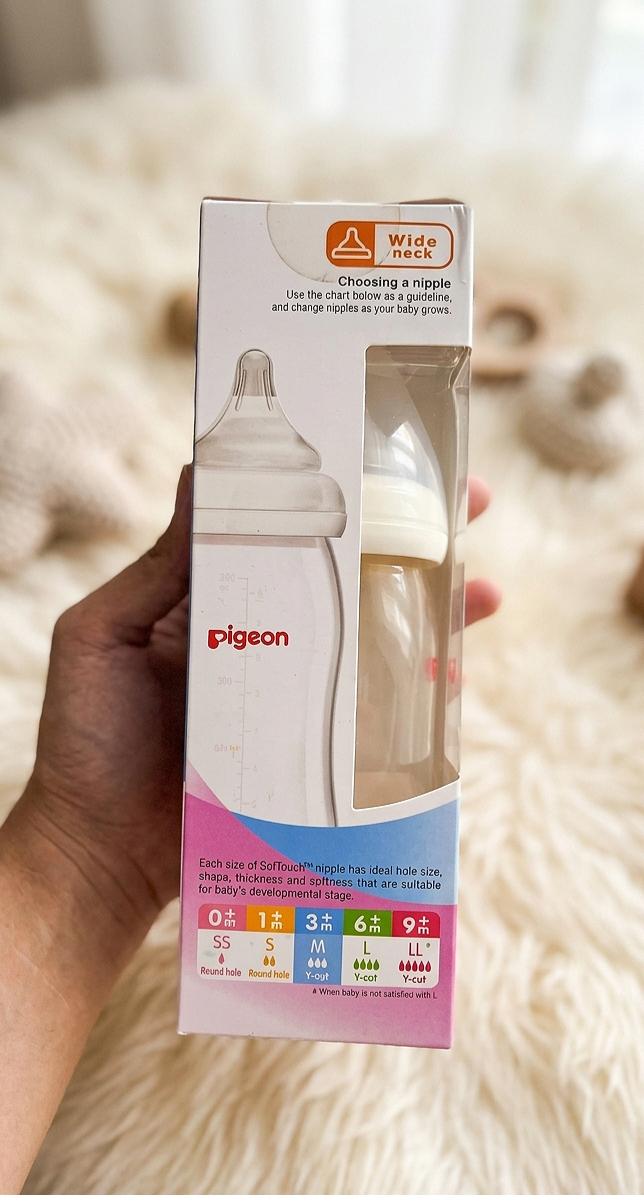 Pigeon SofTouch™ Peristaltic PLUS 240ml.(Plastic) (MADE IN JAPAN)