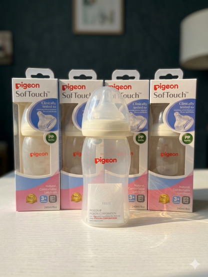 Pigeon SofTouch™ Peristaltic PLUS 240ml.(Plastic) (MADE IN JAPAN)