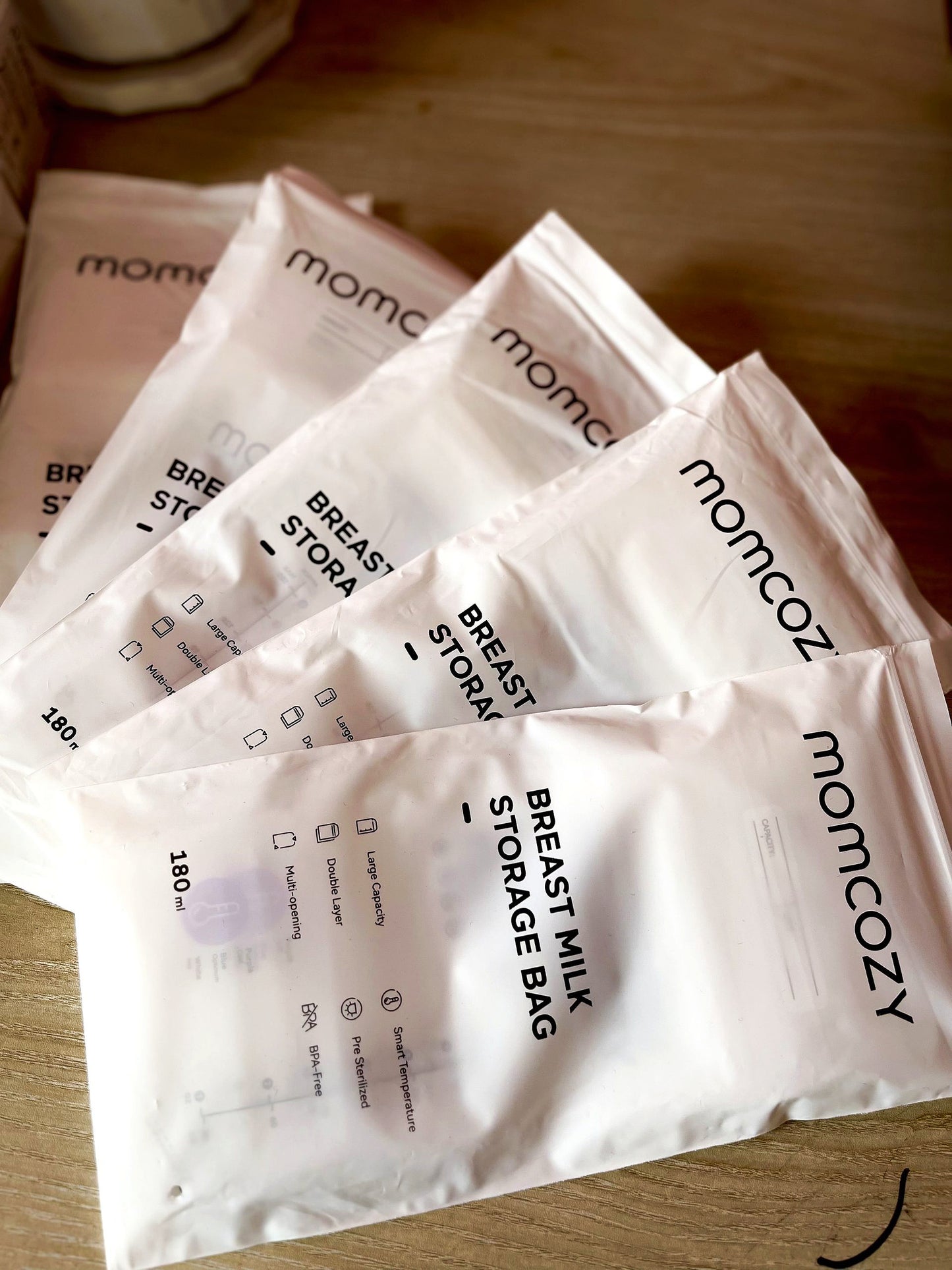 Momcozy breastmilk storage bags. (10 pcs) (disposable)