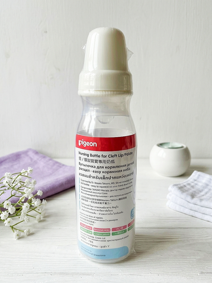 Pigeon Cleft Lip/Palate Nipple and baby bottle. (MADE IN JAPAN)
